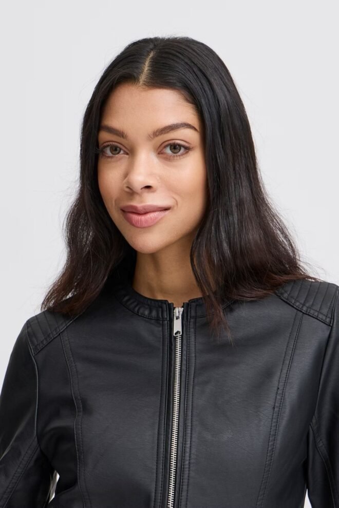Byacom jacket outerwear in black 20809396