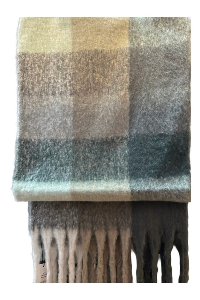 B. Young check Scarf Beige BYWATTI-BEI