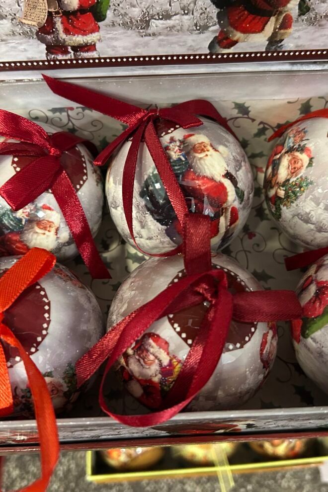 Set of 6 Santa Baubles 2