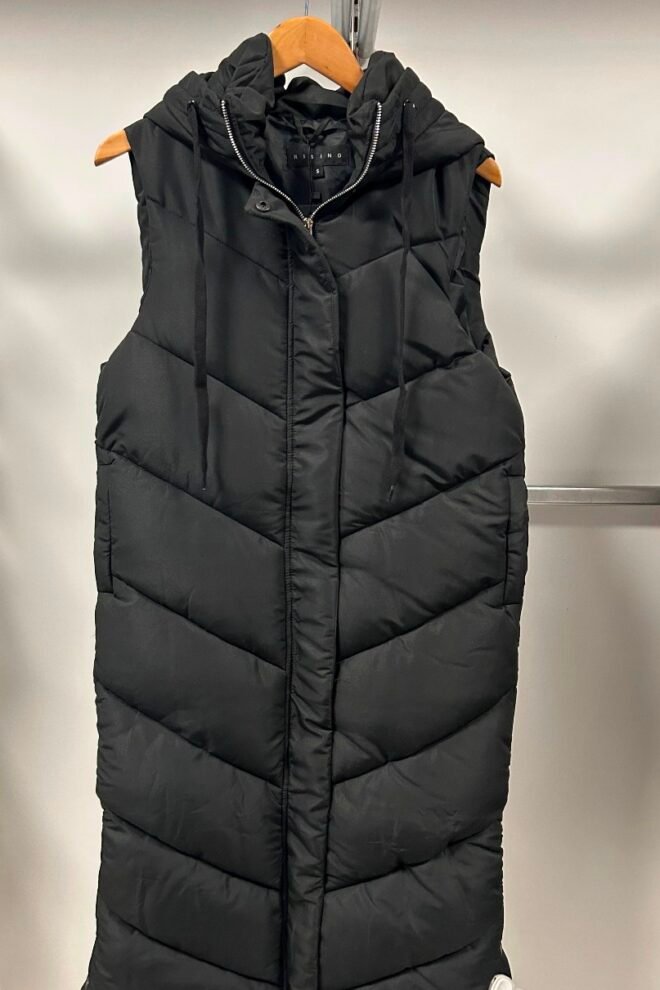 Warm gilet in black GIL-BLK-1